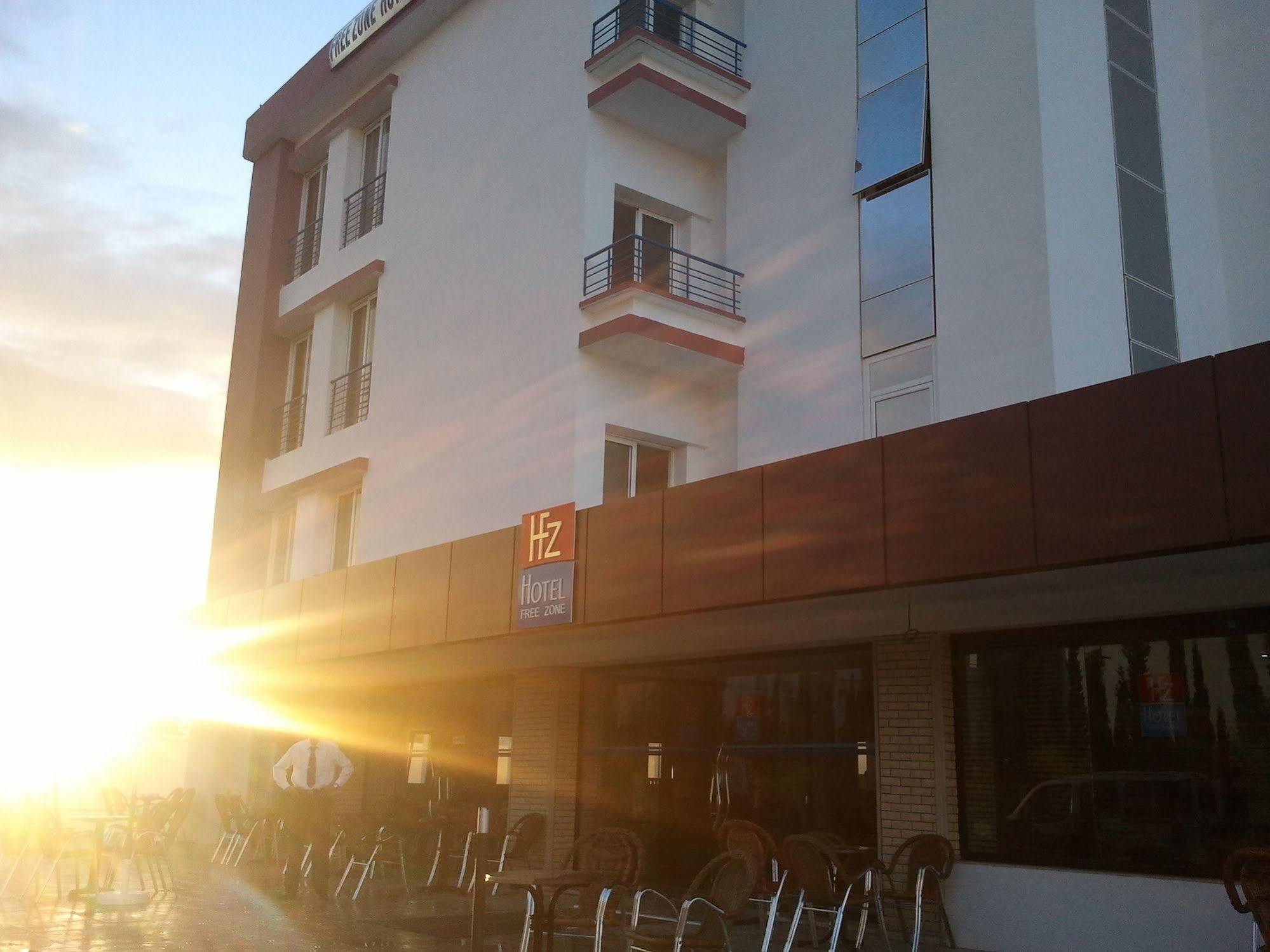 Free Zone Hotel Gzennaïa Exterior foto